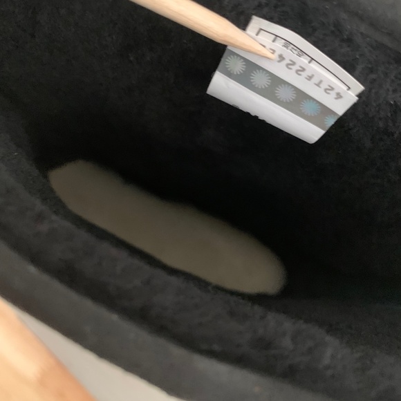 UGG CLASSIC SHORT LOGO ZIP BLACK BOOTS NEW - Picture 8 of 9